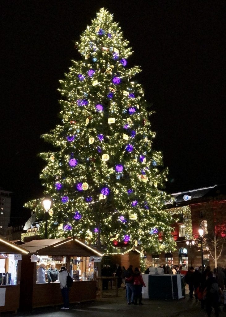 12月，斯特拉斯堡克莱伯广场上的圣诞树