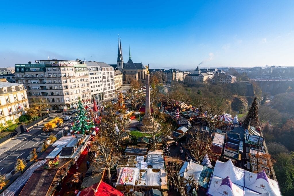 从摩天轮上俯瞰卢森堡圣诞市场