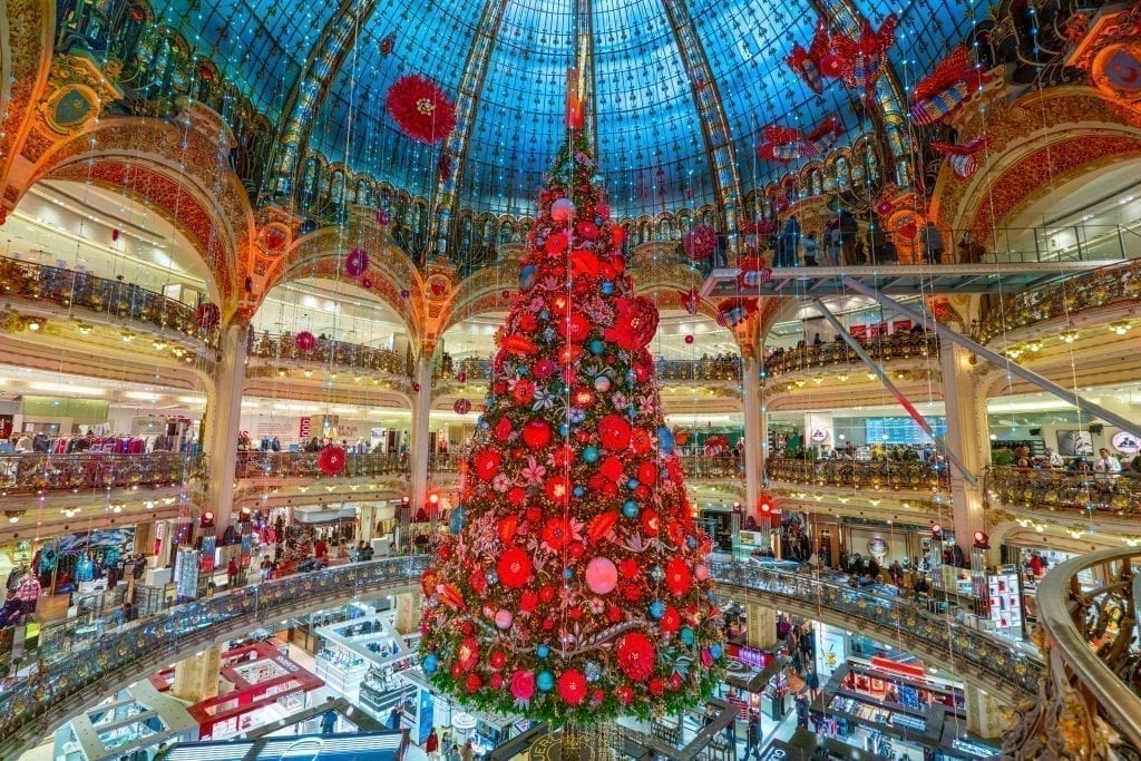 法国巴黎，老佛爷2019年圣诞树