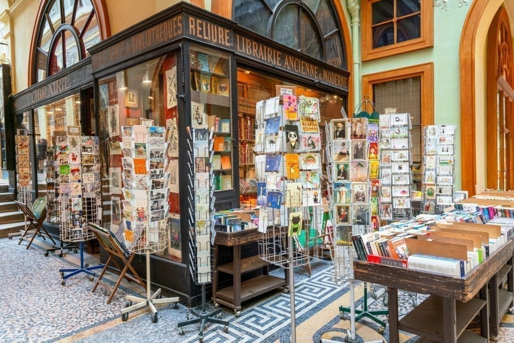 12月，巴黎Vivienne画廊的Jousseaume书店