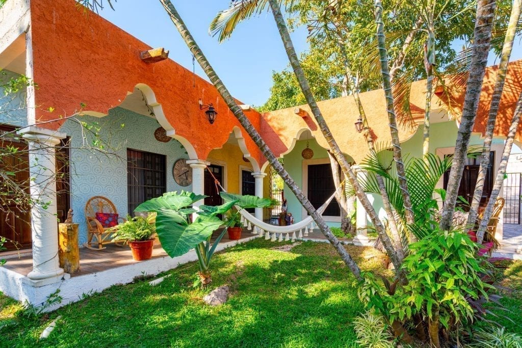 Casa Aluxes酒店的室内庭院在瓦拉多利德墨西哥