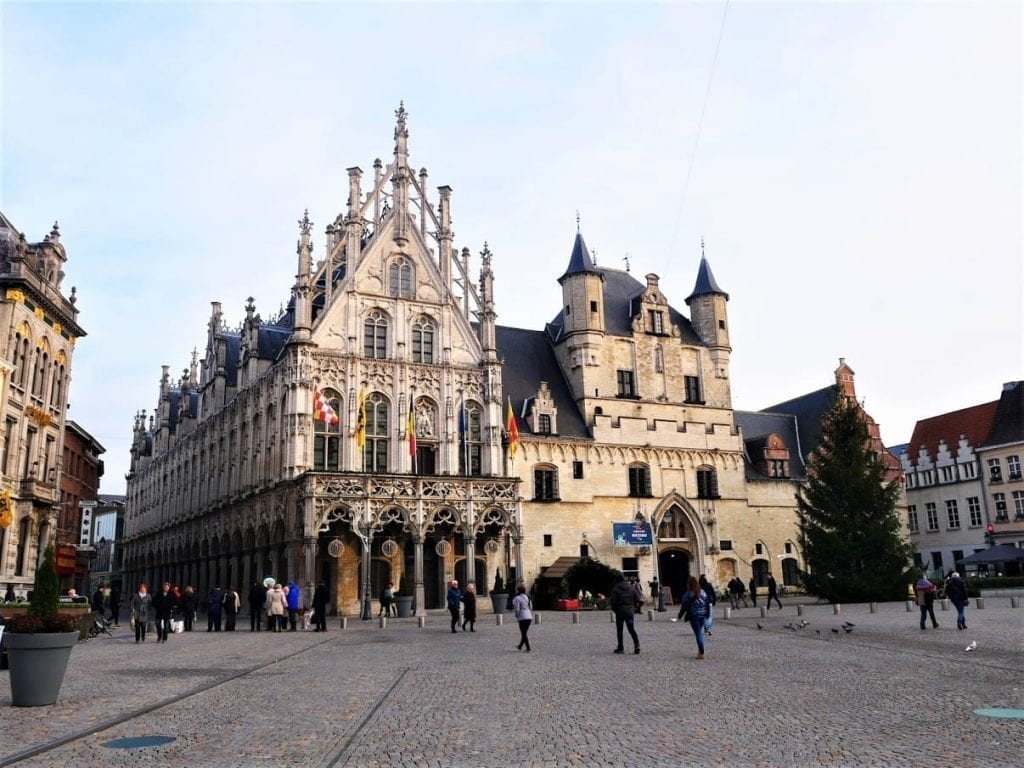 比利时梅赫伦的华丽建筑，是欧洲一个不走寻常路的好地方