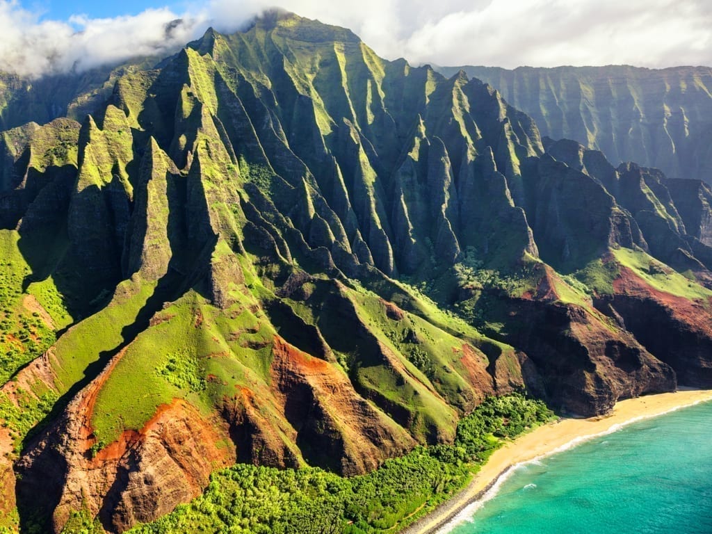 夏威夷考艾岛的纳帕利海岸。考艾岛是美国最好的自驾游之一。
