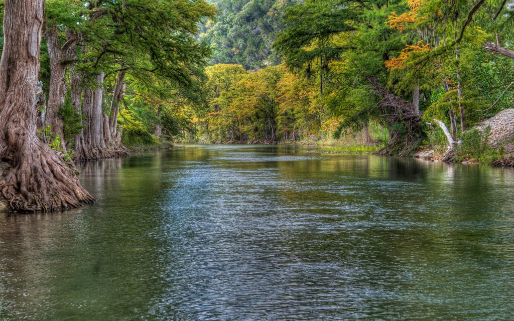 德克萨斯州新布朗费尔斯附近的瓜达卢佩河