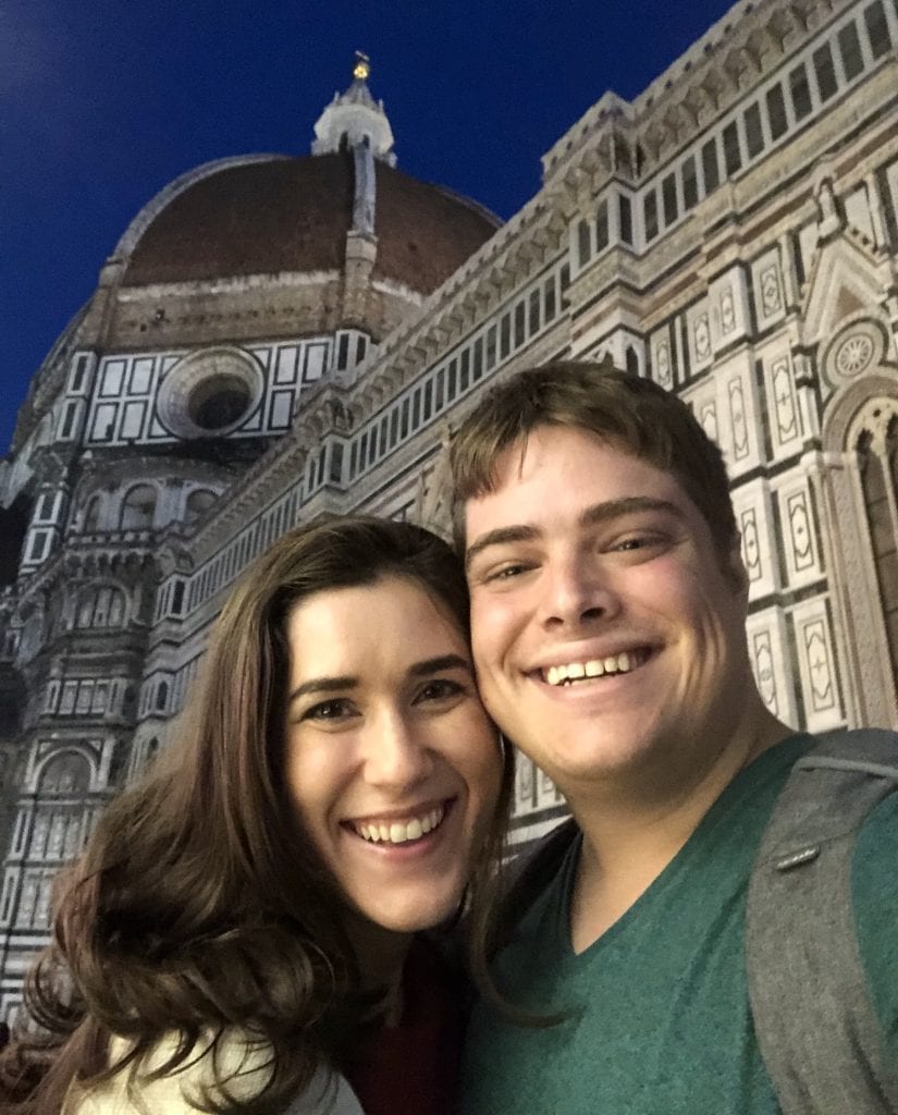 凯特·斯道姆和杰里米·斯道姆在佛罗伦萨大教堂的夜晚自拍