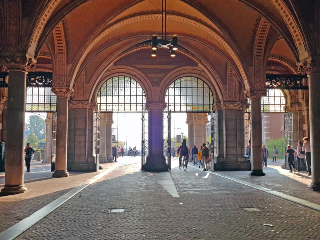 阿姆斯特丹博物馆入口附近的有顶走道，是阿姆斯特丹最好的景点之一