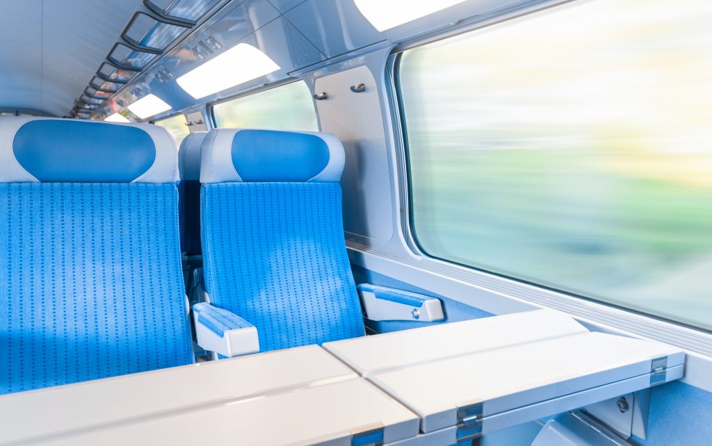 法国火车上的空椅子