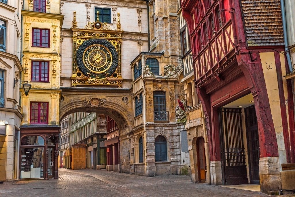 清晨时分的鲁昂星象钟。鲁昂是法国巴黎最好的一日游之一