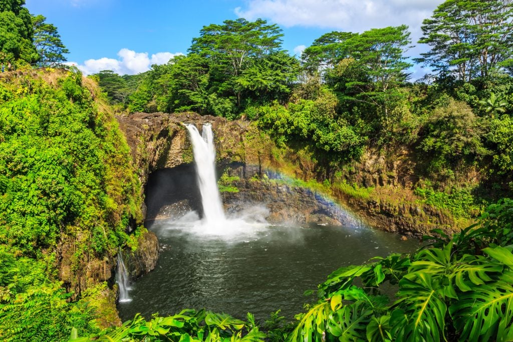 夏威夷希洛的瀑布，美国最可爱的小镇之一