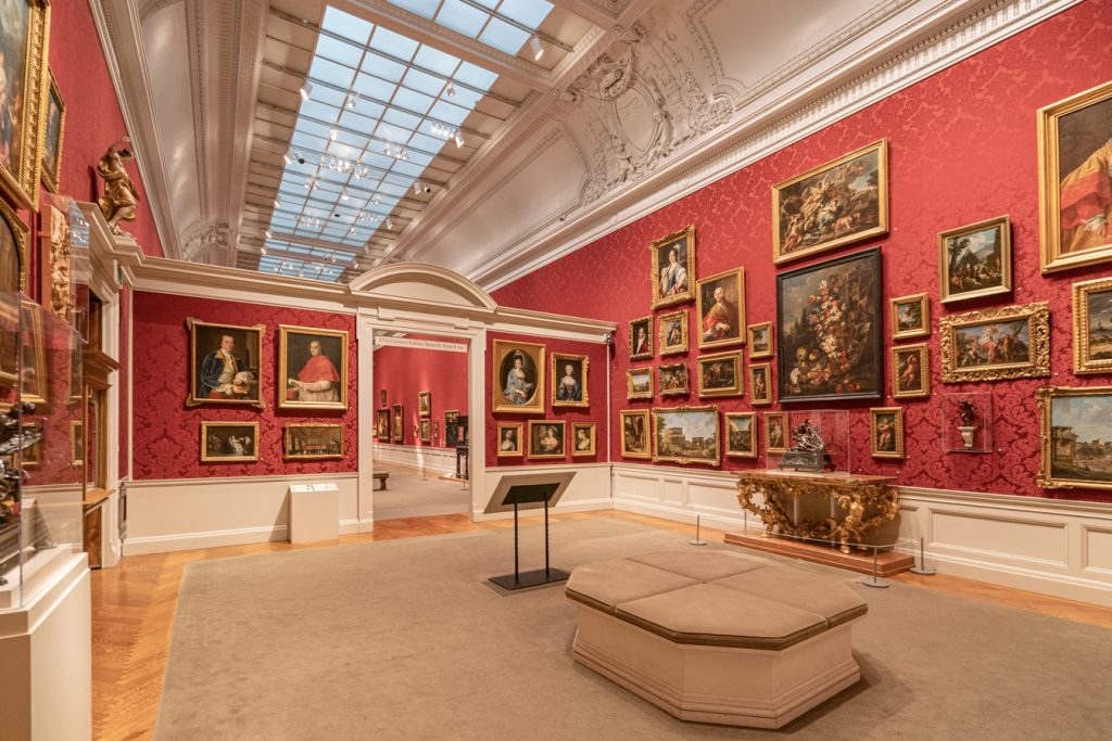 在巴尔的摩的一个周末旅行中，沃尔特艺术博物馆的一个红色房间里展出了一系列文艺复兴时期的画作