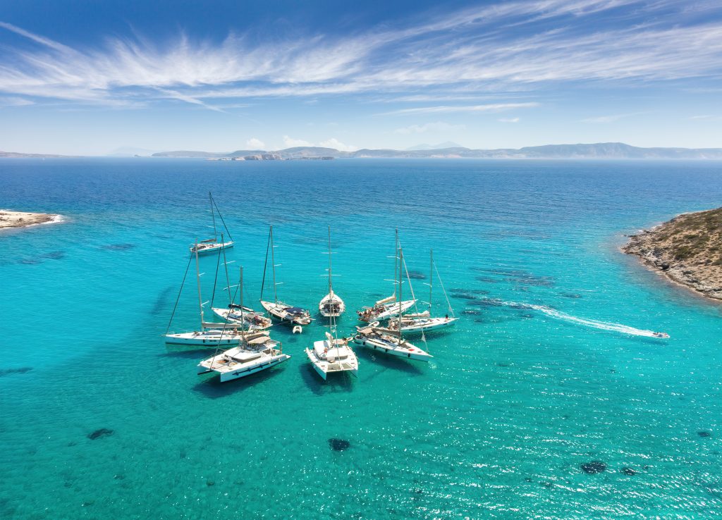 帆船聚集在希腊水域