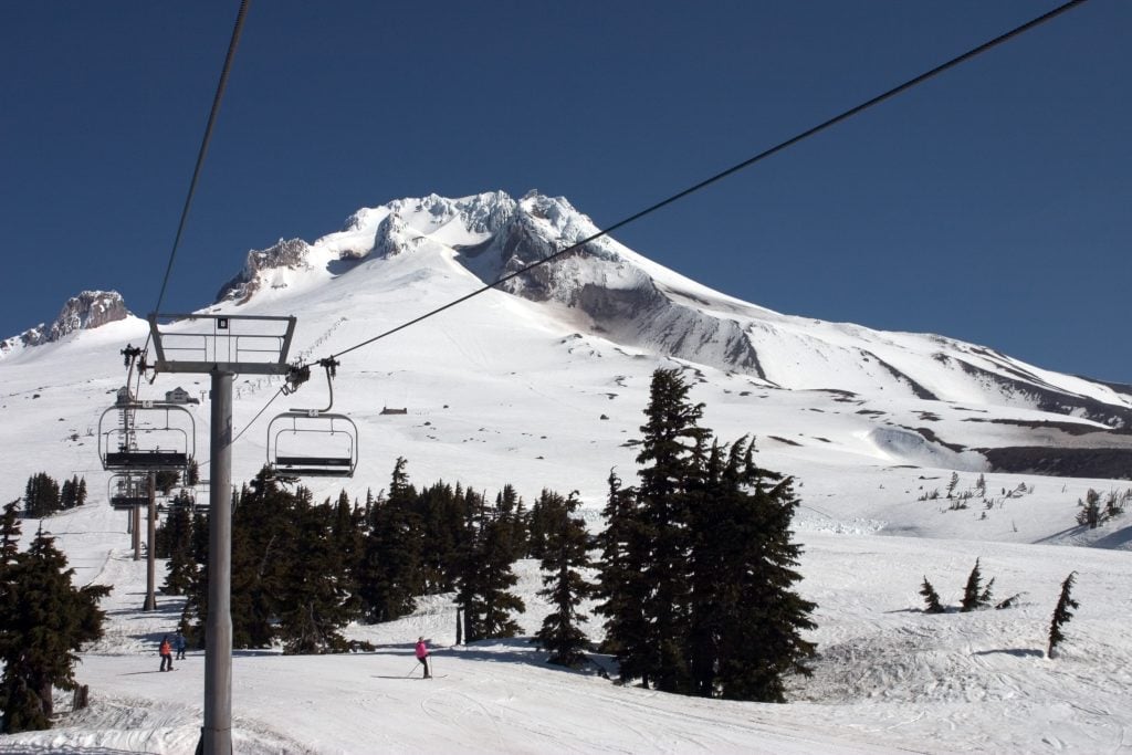 雪山上的滑雪缆车，美国十一月最好的去处之一