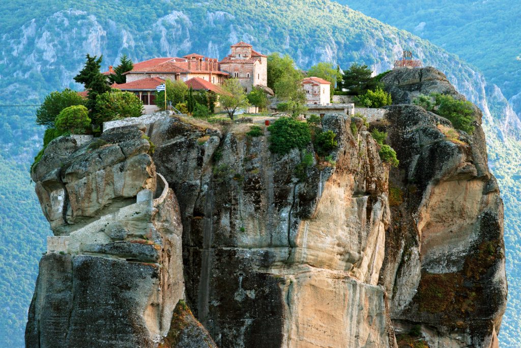 希腊metea的修道院，从不同的岩架拍摄