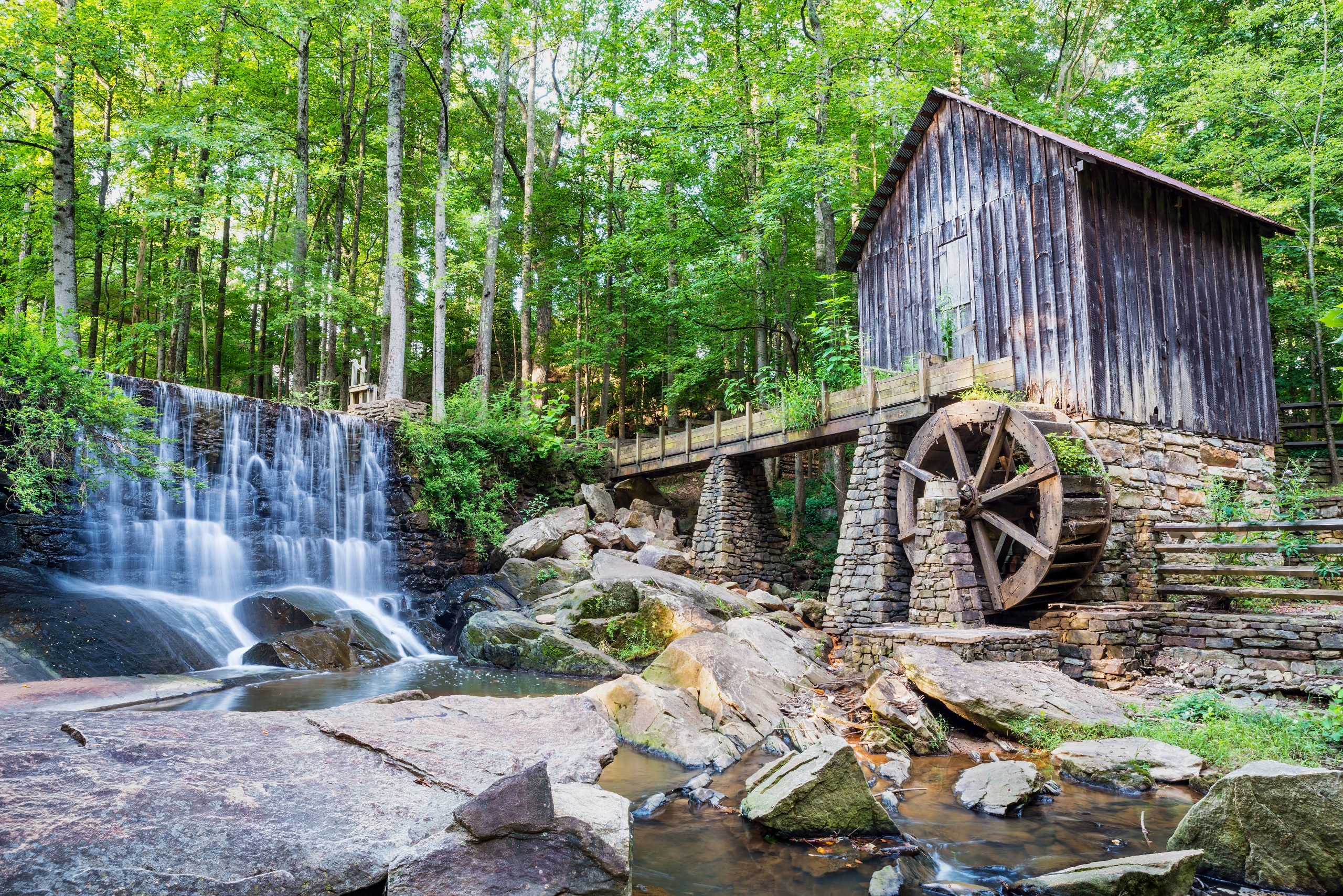 历史悠久的磨坊和小瀑布，是美国乔治亚州最好的旅游景点之一