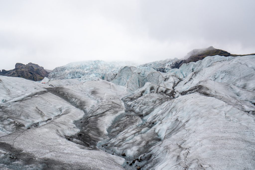 在冰岛的冰川徒步旅行时看到的瓦特纳冰川