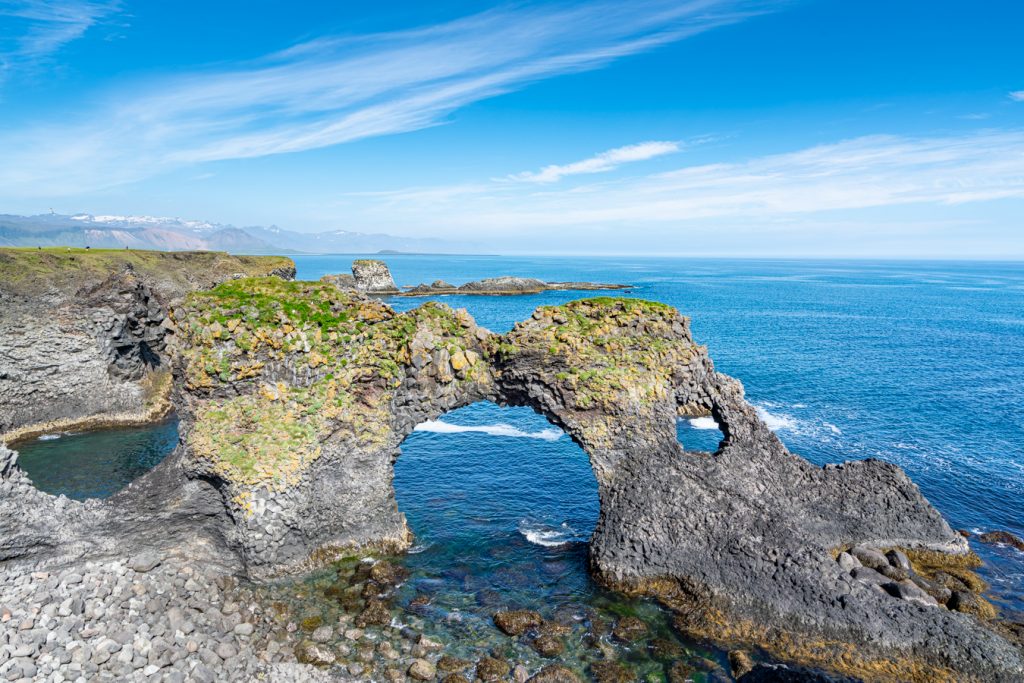 蜗牛半岛上的海岸拱门，关于冰岛最好的书