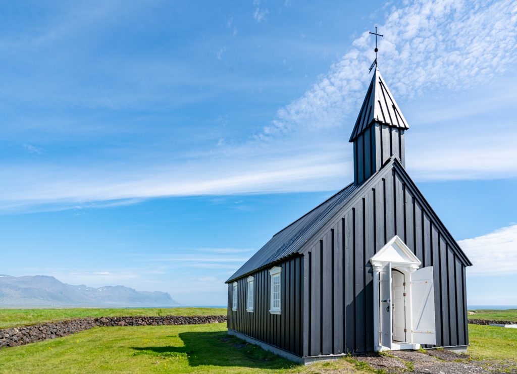 黑木冰岛教堂在snaefelness半岛，冰岛书籍指南