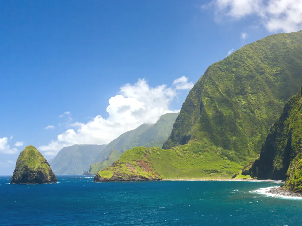 夏威夷莫洛凯岛的绿色海崖，美国最不为人知的度假胜地之一