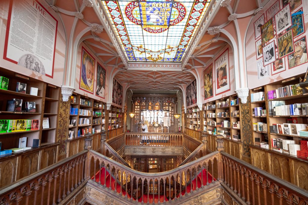 楼上著名书店波尔图的景色