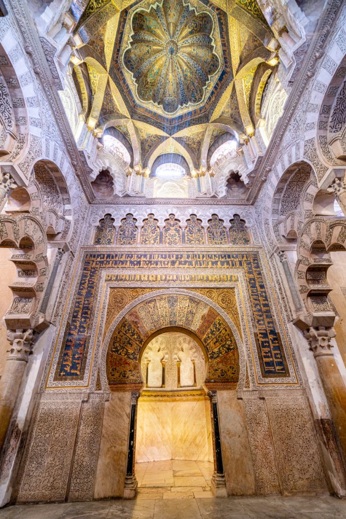 西班牙科尔多瓦清真寺装饰精美的中心