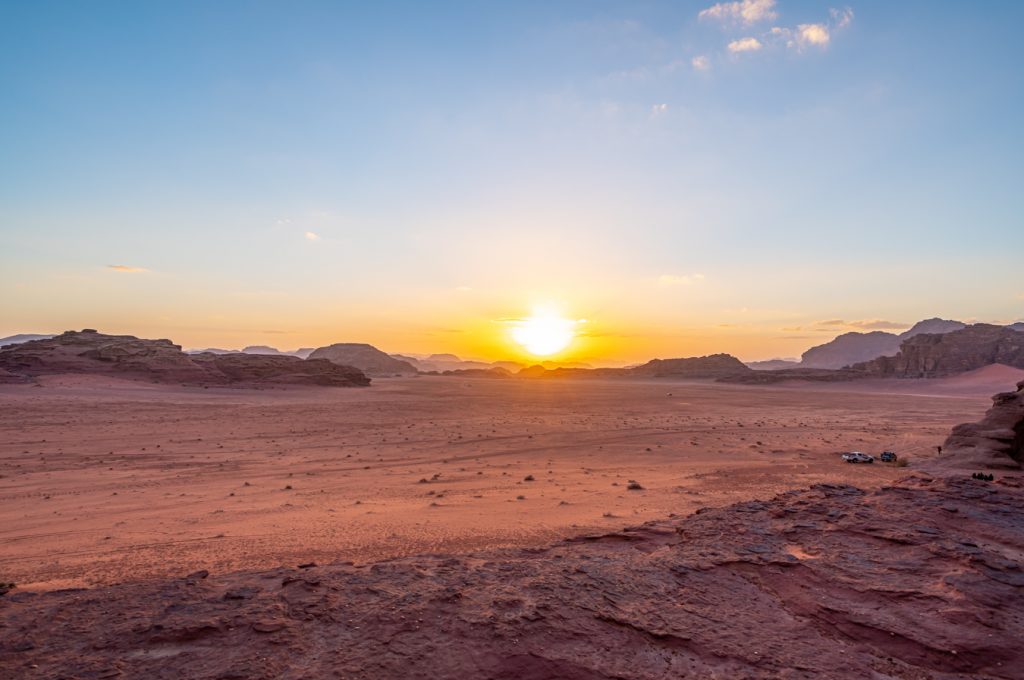 沙漠上的瓦迪拉姆日落