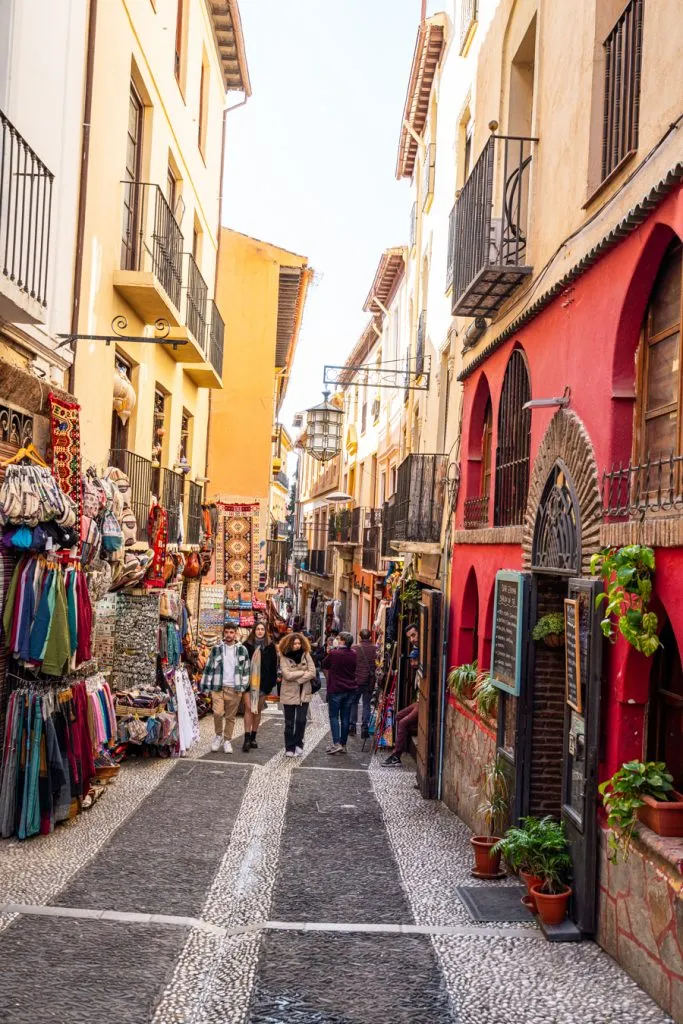 多彩的街道在阿尔贝津格拉纳达，有趣的10天的西班牙南部自驾游行程