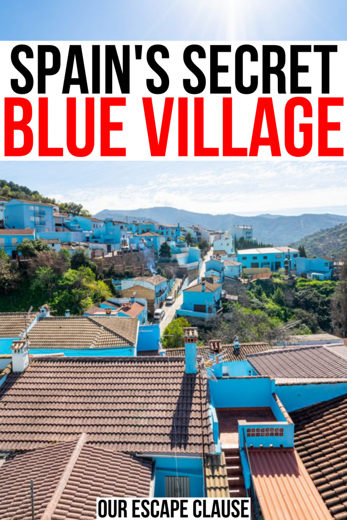 图片来自西班牙，黑色和红色的文字覆盖着“西班牙的秘密蓝色村庄”
