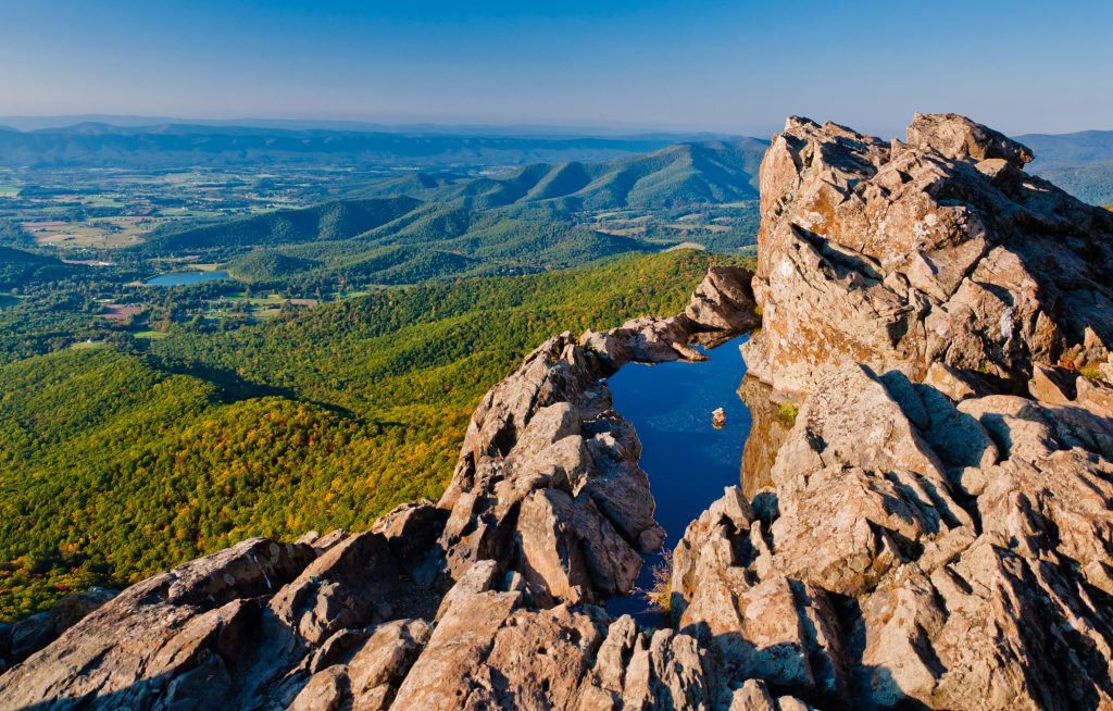 弗吉尼亚州谢南多亚国家公园的石人悬崖