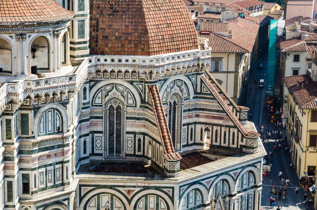 近距离观察佛罗伦萨圆顶的外观细节