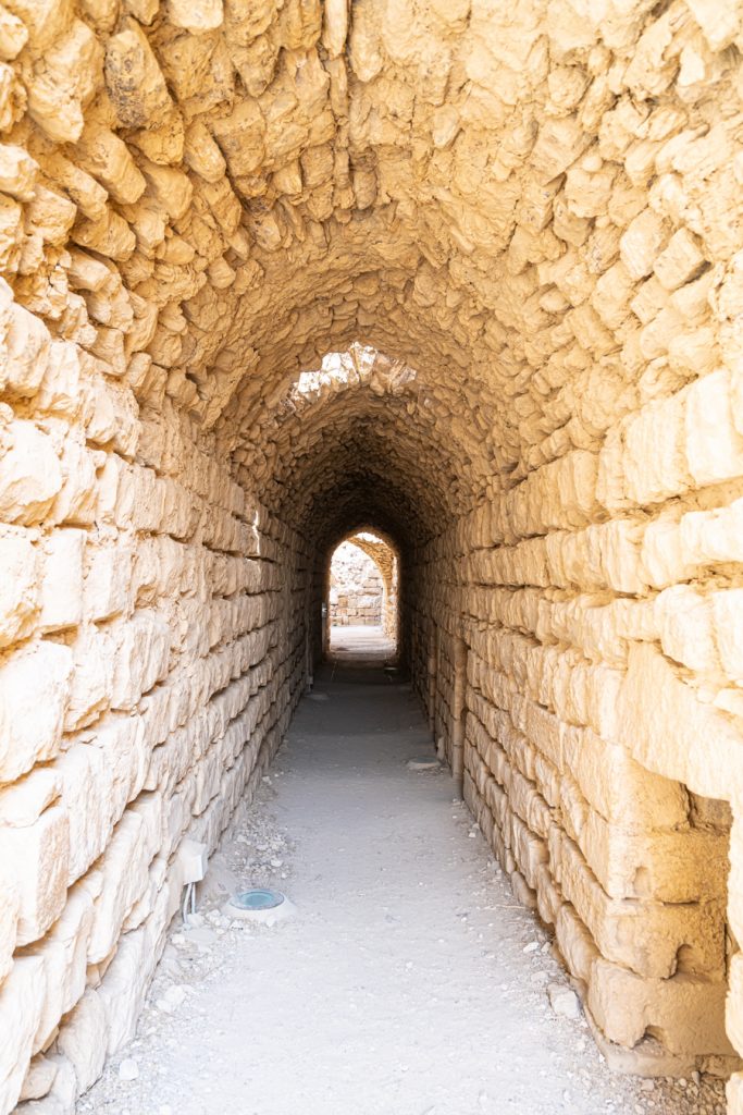 约旦喀拉克城堡的拱形石道