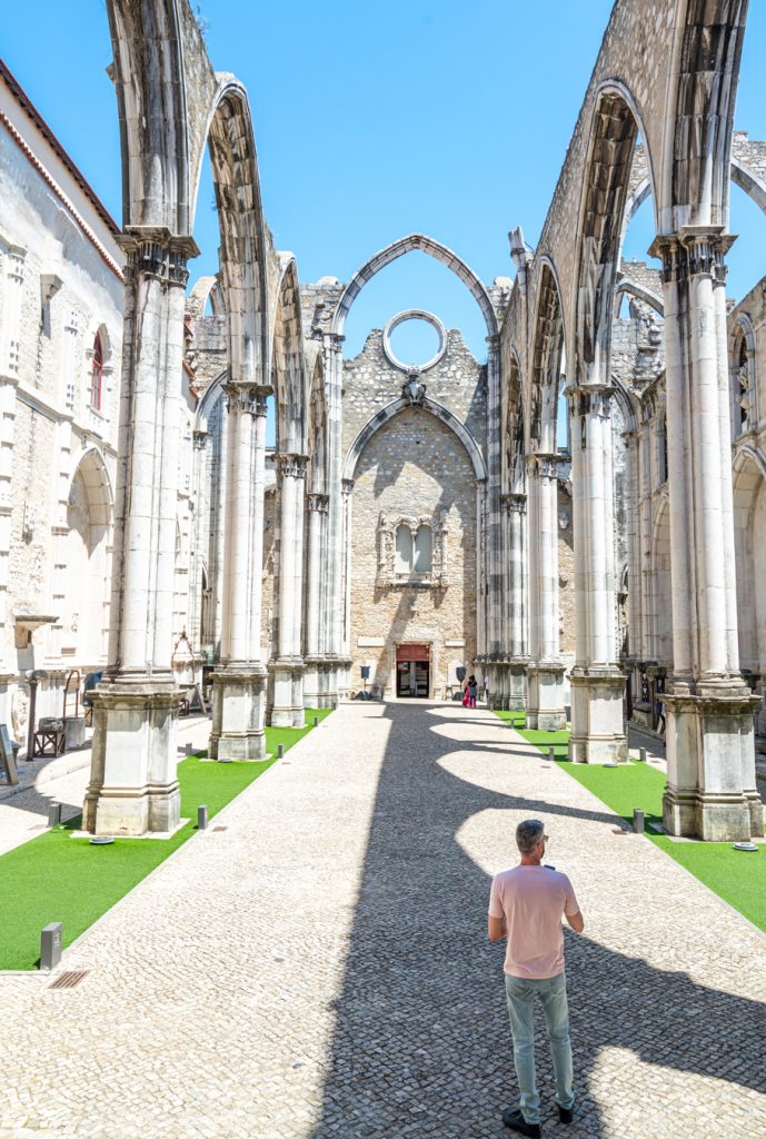 无家可归的里斯本葡萄牙,教会•修道院on a sunny day