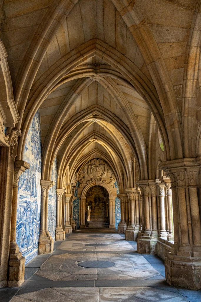 葡萄牙波尔图的波尔图大教堂回廊