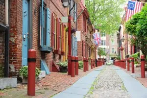 费城的Elfreths小巷中心铺着鹅卵石，是美国最好的东海岸城市之一