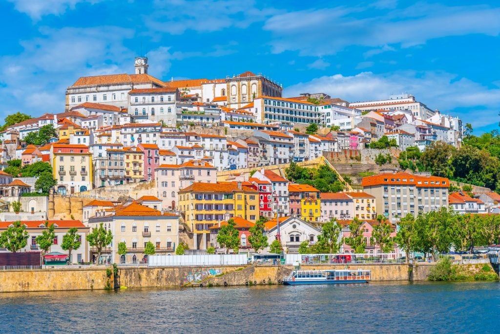 葡萄牙科英布拉的城市景观，从里斯本到波尔图的有趣的一站