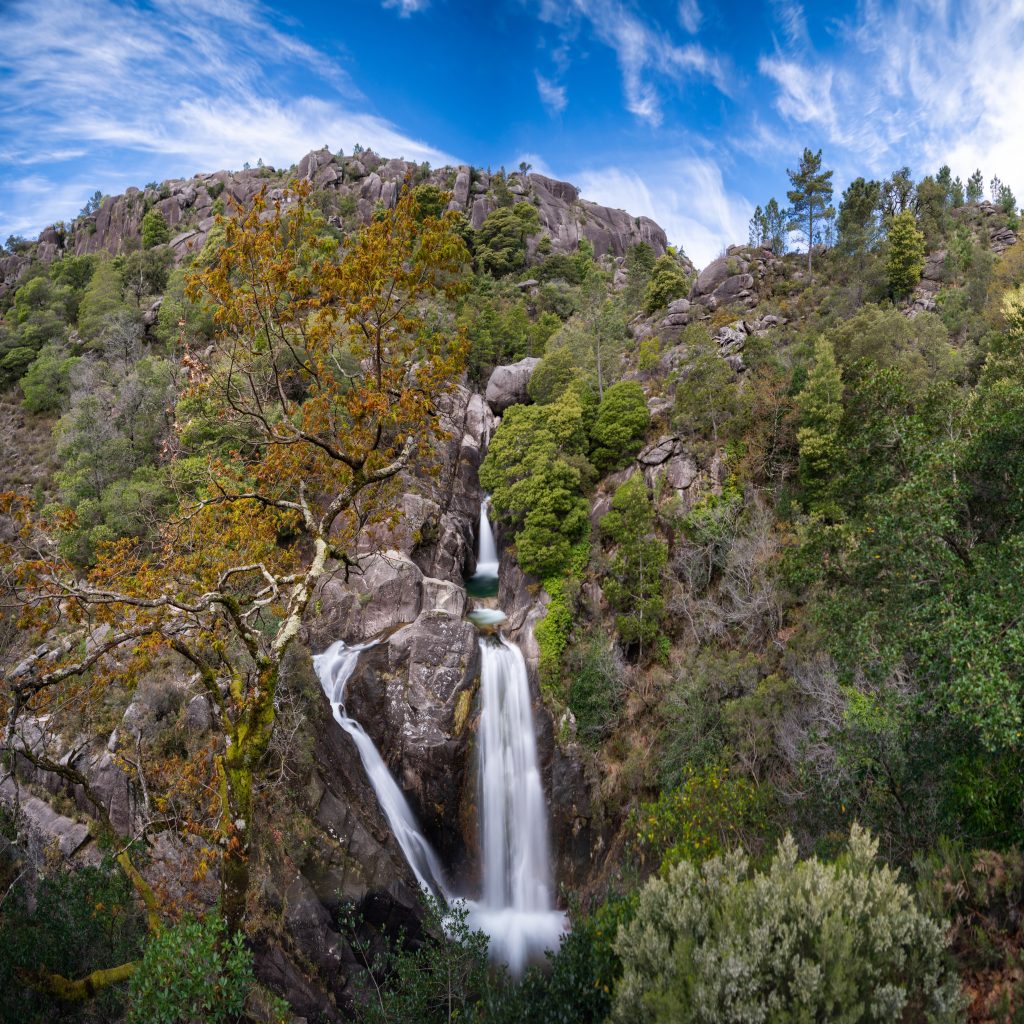 葡萄牙佩内达热雷斯国家公园的瀑布景色