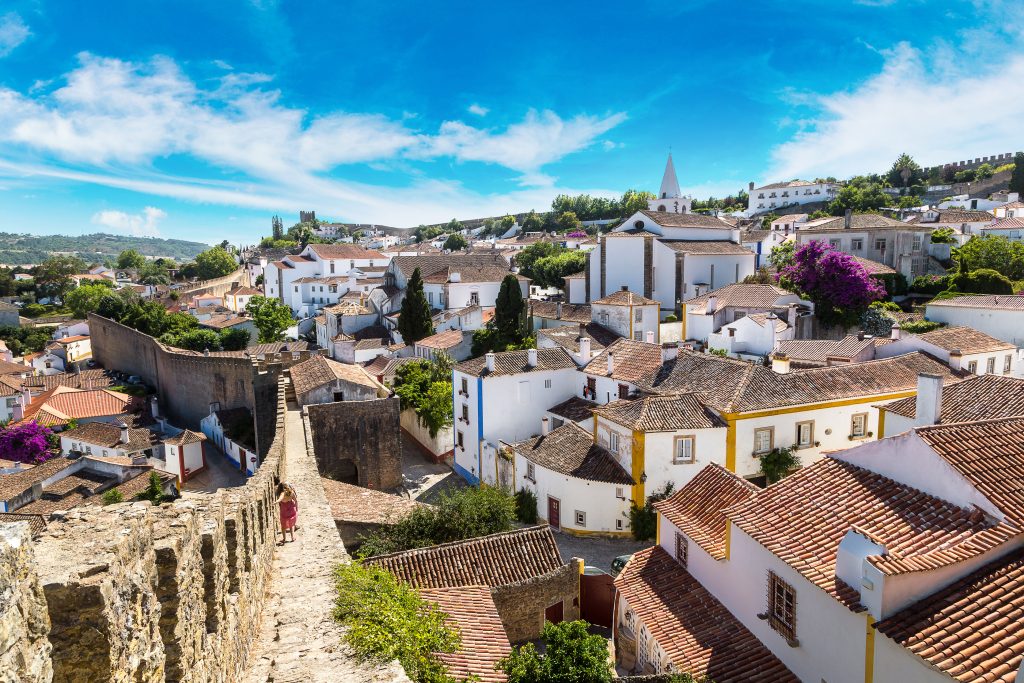 从城堡壁垒看欧比多斯葡萄牙，这是葡萄牙公路旅行行程中最好的一站