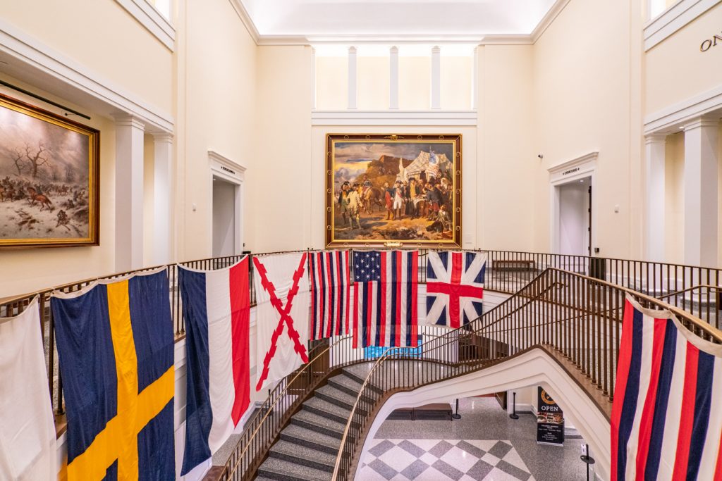 美国革命博物馆的内部楼梯视图