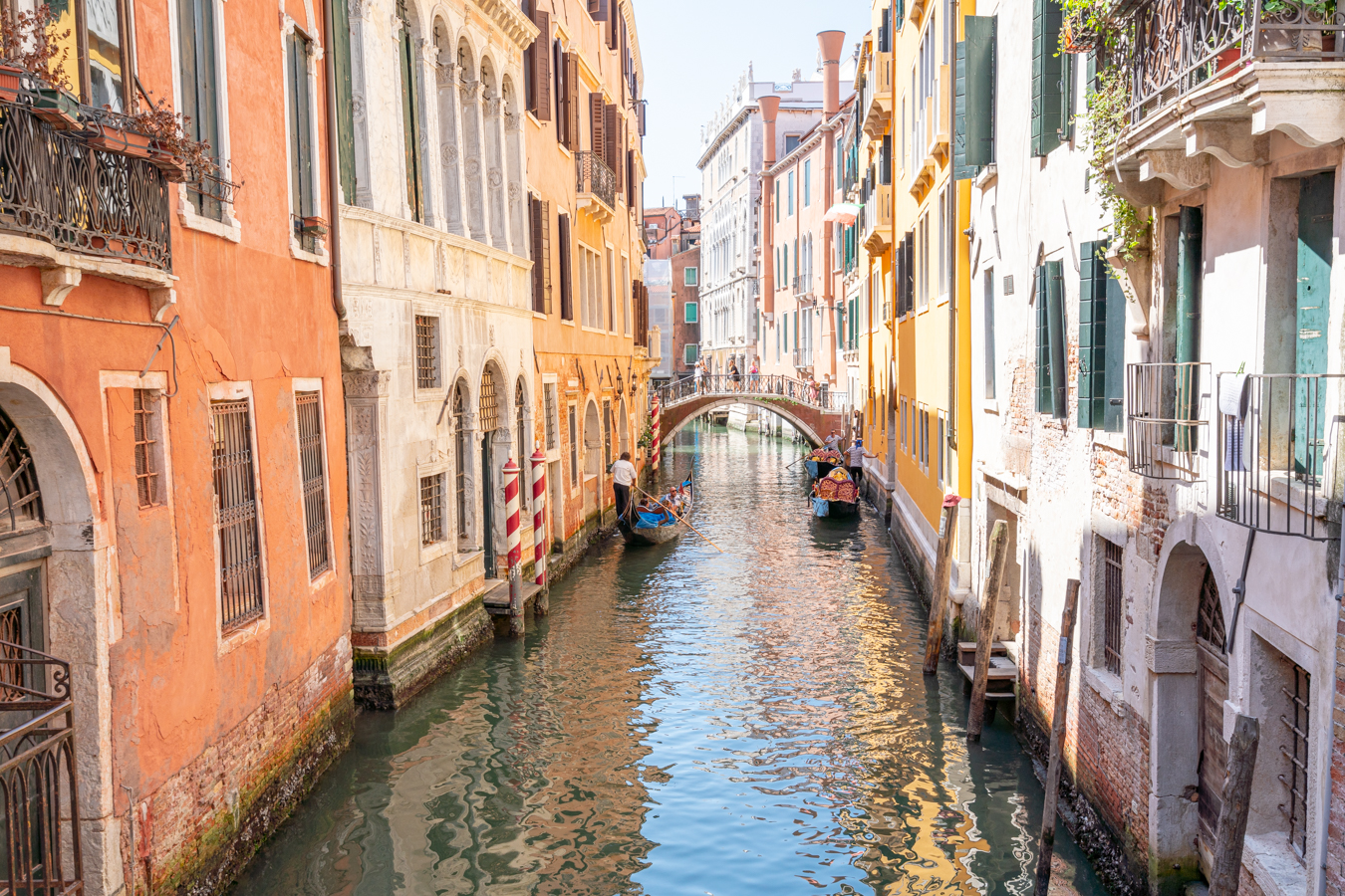 从上面看威尼斯运河，在意大利不要做的错误指南