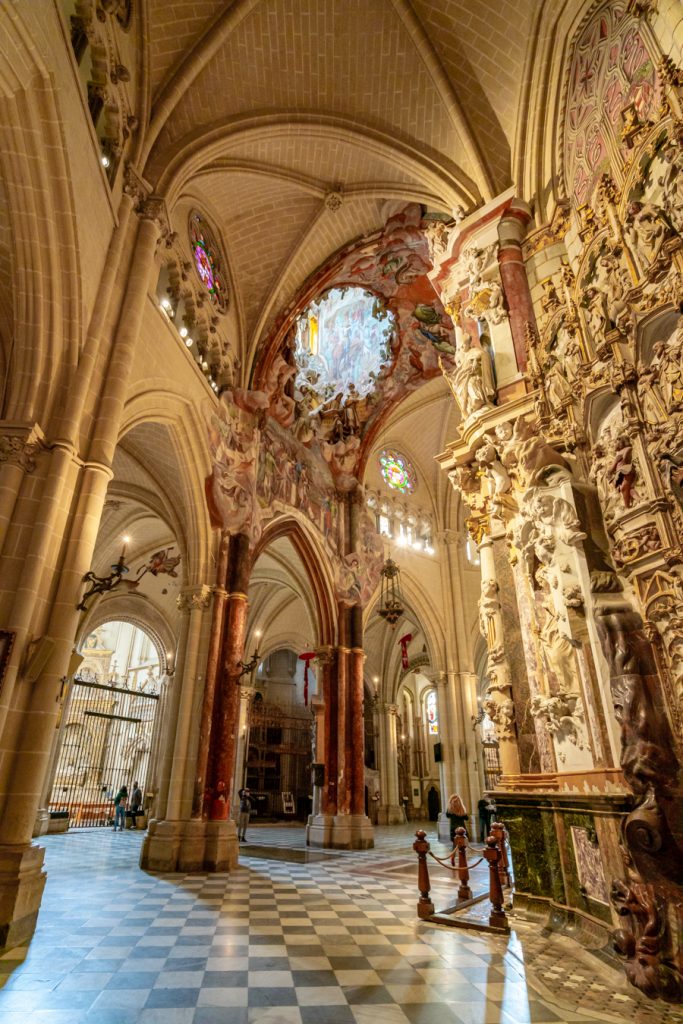 托莱多大教堂的内部，西班牙10天之旅的一个惊人的补充