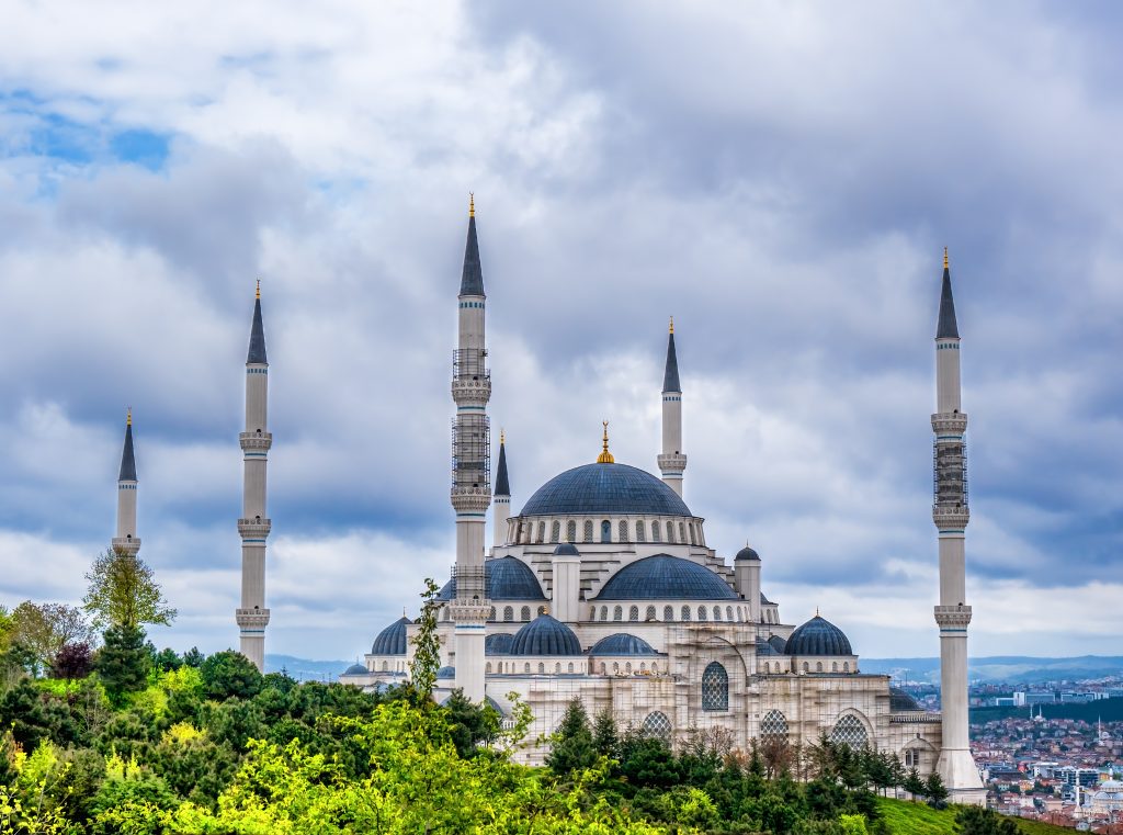 阴天的伊斯坦布尔Camlica清真寺