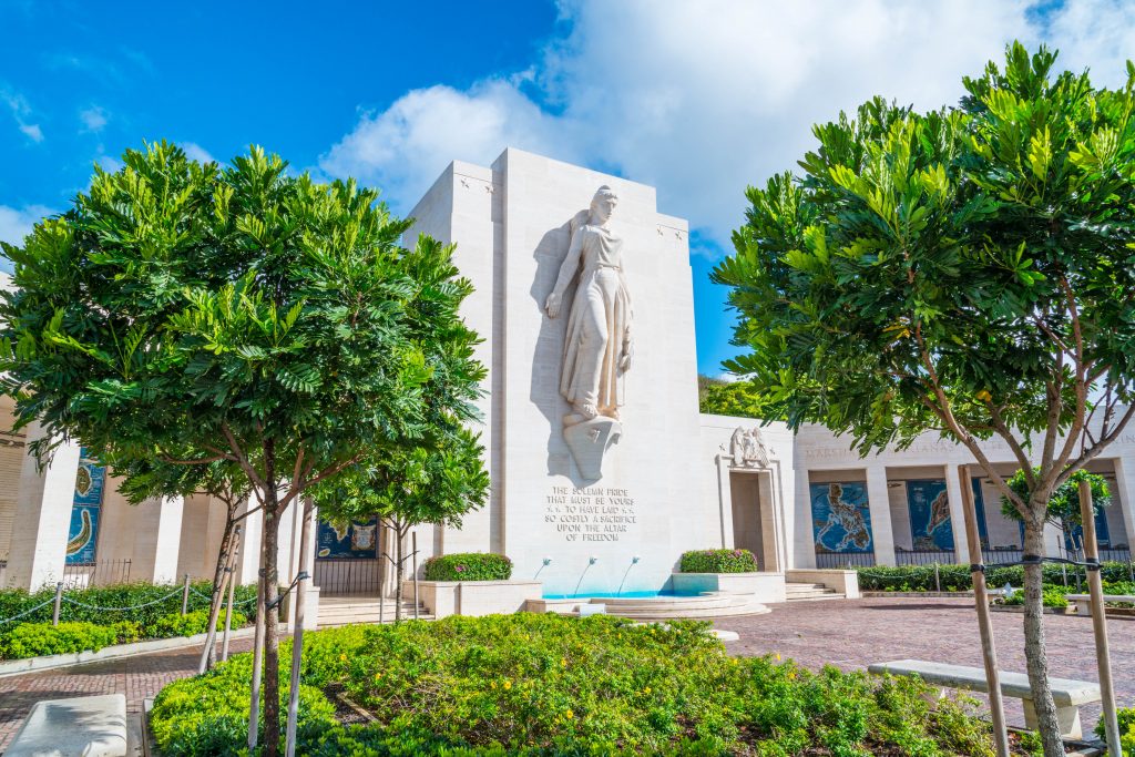 太平洋国家纪念公墓的白色大理石纪念雕像