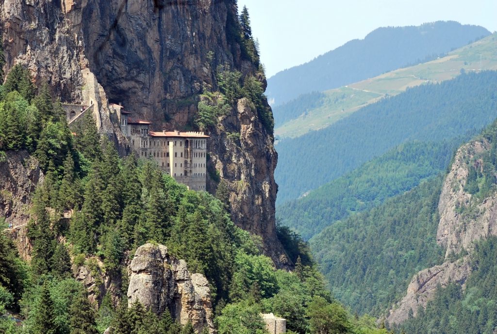 Sumela修道院坐落在山间的悬崖上，是土耳其最美丽的地方之一