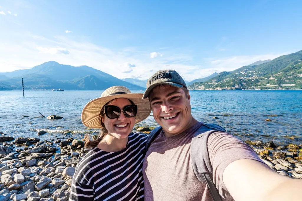 凯特·斯托姆和杰里米·斯托姆在意大利科莫湖畔的自拍