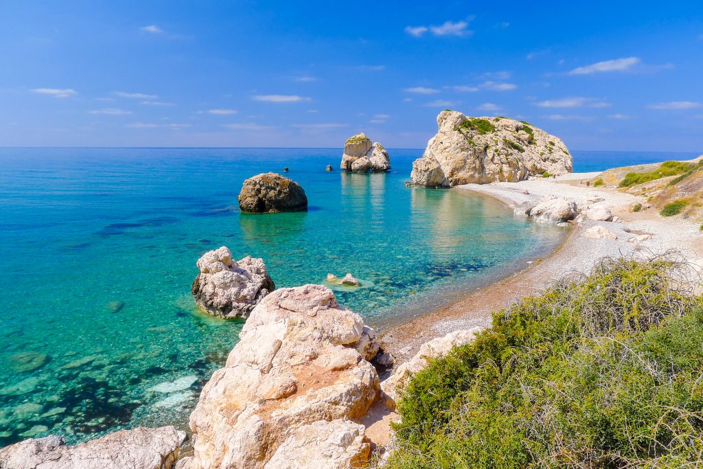 Petra tou Romiou阿佛洛狄忒海滩在帕福斯塞浦路斯，欧洲最美丽的沿海城市之一