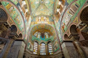 圣维塔莱大教堂的祭坛上的拉文纳马赛克，这里有意大利拉文纳最好的一些马赛克